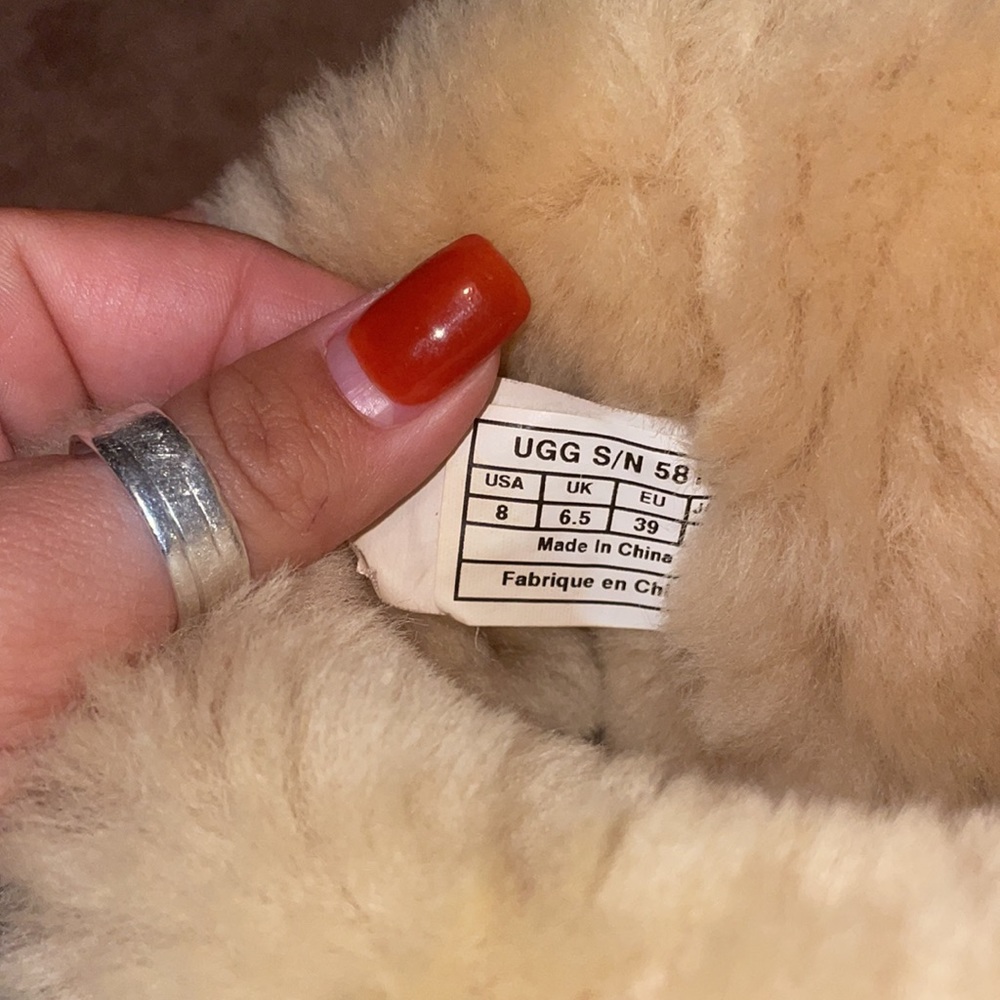 UGGS - Picture 6 of 8